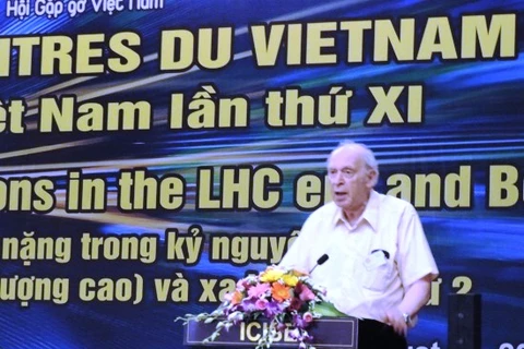 杰罗姆·弗里德曼教授在谈到在第1​1次“相约越南”活动上致辞。