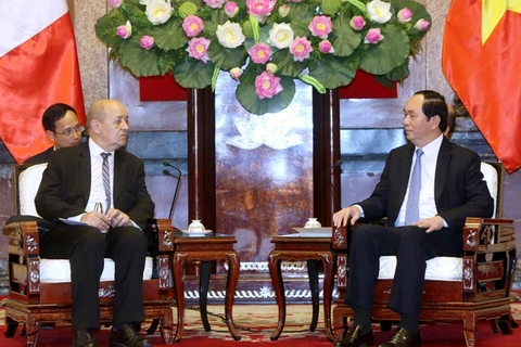 越南国家主席陈大光与法国国防部长让•伊夫•勒德里昂