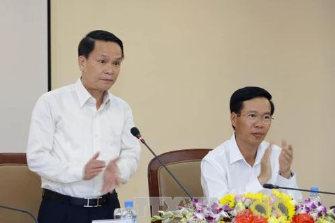 越通社社长阮德利在会上致辞。