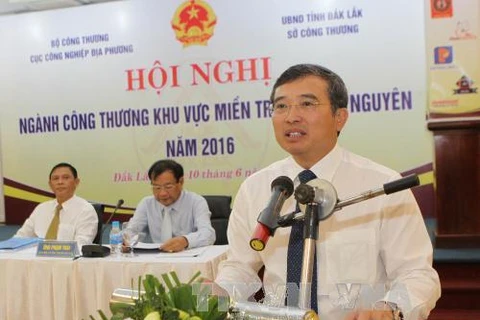 越南工商部副部长黄国旺在会议上发表讲话（图片来源：越通社）
