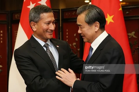 新加坡外长维文和中国外长王毅（图片来源：gettyimages.co.uk）
