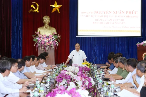 越南政府总理阮春福同西原地区指导委员会举行座谈（图片来源：越通社）