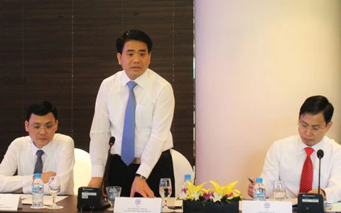 河内市人民委员会主席阮德钟会见越南信任驻外大使和总领事（图片来源于《新河内报》）