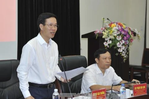 越共中央宣教部部长、对外信息工作指导委员会主任武文赏在会议上发表讲话（图片来源：越通社）