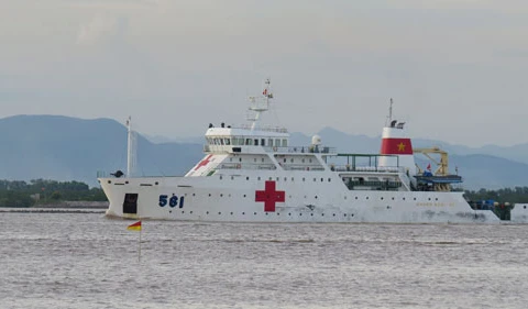 所找到的8具尸体已被海军医院船与特种船送往陆地。