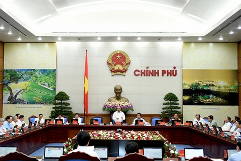 越南政府立法工作专题会议场景（图片来源：bienphong.com.vn）
