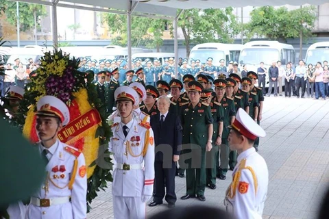 越共中央总书记阮富仲率团出席遗体告别仪式。