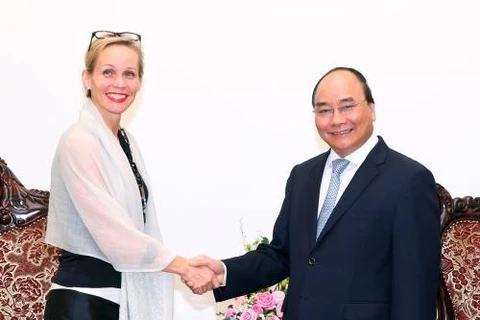 阮春福总理在会见瑞典驻越大使卡米尔拉·米兰德。