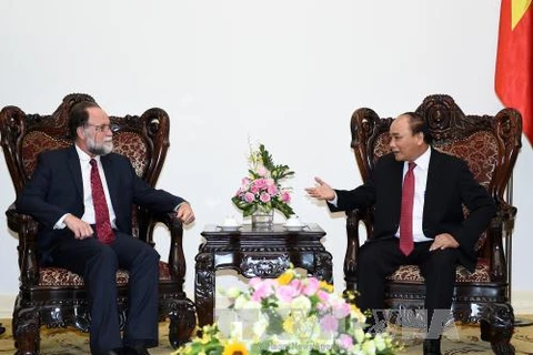 越南政府总理阮春福会见哈佛大学教授里卡多·豪斯曼。