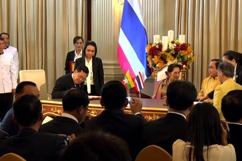 泰国与缅甸官员签署合作协议（图片来源：越南人民报） 