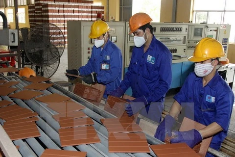 越南建筑玻璃与陶瓷总公司砖瓦生产链。