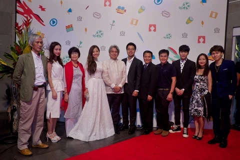 《小燕的人生故事》影片的演员与制作组。