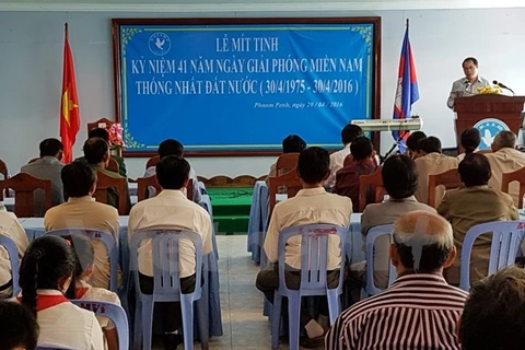 旅居柬埔寨越南人参加越南南方解放国家统一集会（图片来源：越通社）
