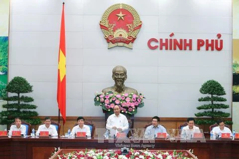越南政府总理在政府6月份例行会议上发表讲话（图片来源：越通社）