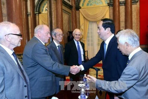 越南国家主席陈大光会见诺贝尔奖获奖教授和国际科学家代表团（图片来源：越通社）