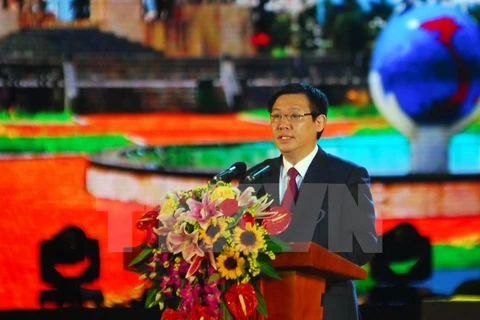 越南政府副总理、西南地区事务指导委员会主任王廷惠在论坛上致辞。