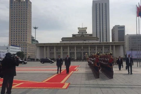 新加坡总理李显龙和蒙古国总理额尔登巴特（图片来源：straitstimes.com）