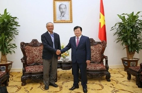 越南政府副总理郑廷勇会见老挝能源与矿产部副部长威拉朋·维拉翁（图片来源：http://baophapluat.vn/） 