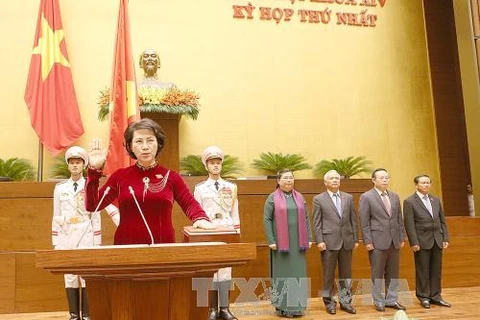 阮氏金银女士在国会上宣誓就职（图片来源：越通社）