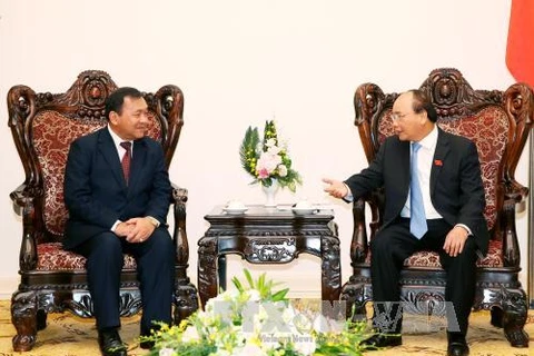 越南政府总理阮春福会见柬埔寨驻越南大使（图片来源：越通社）