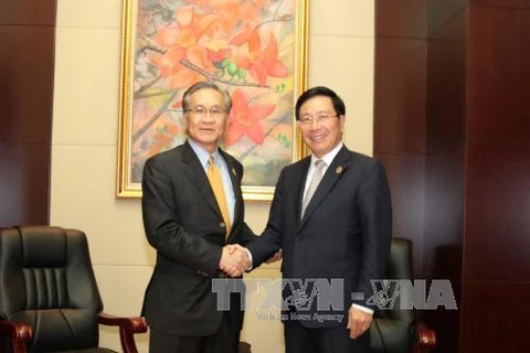 越南政府副总理兼外交部长范平明会见泰国外交部长敦•帕马威奈（图片来源：越通社）