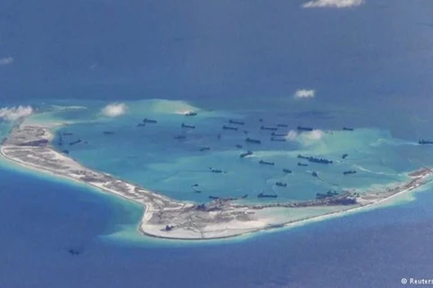 中国在越南长沙群岛非法建设人工岛（图片来源：Reuters/US Navy）