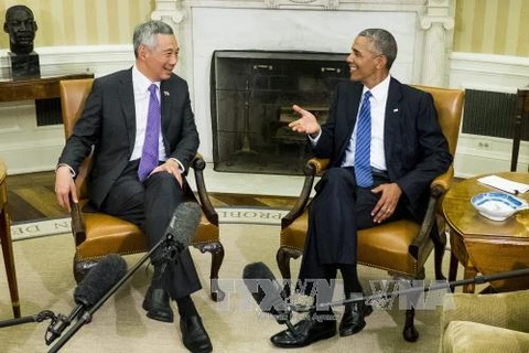 新加坡总理李显龙在白宫椭圆形办公室同美国总统奥巴马会晤。