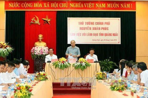 8月9日下午，越南政府总理阮春福与广义省骨干领导举行工作会议，越共中央书记处书记、最高人民法院院长、广义省国会代表张和平与会。
