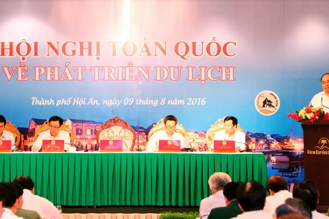 阮春福总理出席越南全国旅游发展会议（图片来源：越通社）