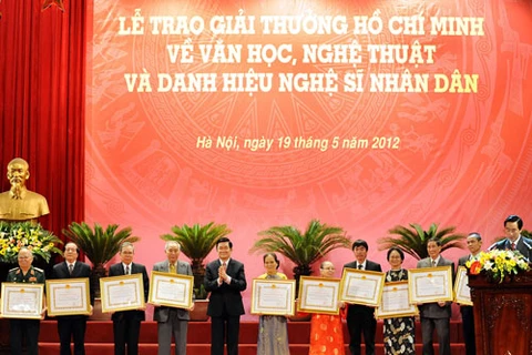 201​2年文学艺术国家奖和胡志明奖颁奖仪式。