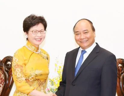 越南政府总理阮春福与中国香港特别行政区政务司司长林郑月娥。