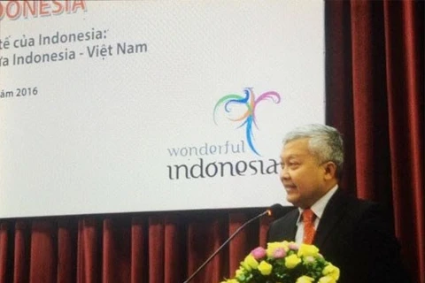 印尼驻越大使伊布努·哈迪在会上发表讲话（图片来源：越南人民军队报）