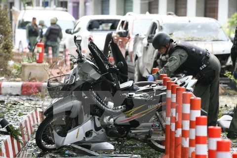 泰国警方在爆炸袭击现场进行调查（图片来源：AFP）