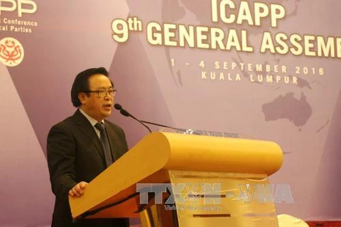 越共中央委员、中央对外部部长黄平军在会议上发表讲话（图片来源：越通社）