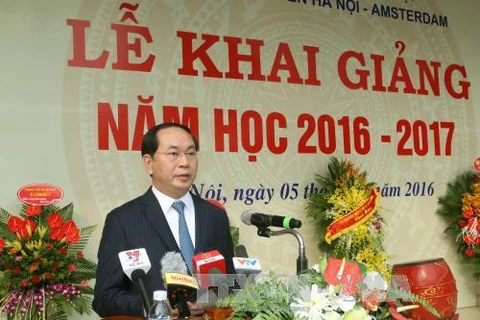 越南国家主席陈大光在开学典礼上致辞。