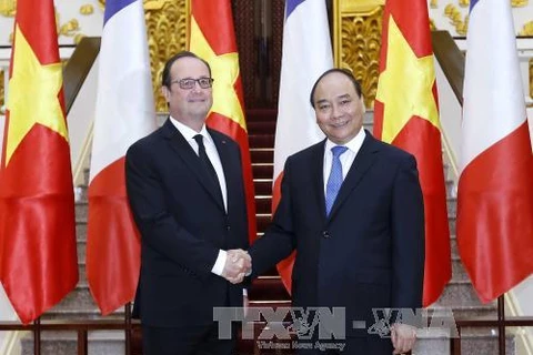 越南政府总理阮春福与法国总统弗朗索瓦·奥朗德（图片来源：越通社）