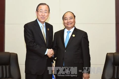 阮春福总理与联合国秘书长潘基文。
