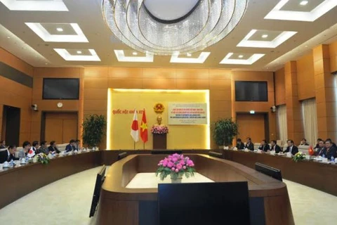越南与日本两国议员举行农业、旅游和气候变化合作座谈会全景。
