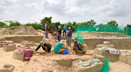 槐婆洞遗址挖掘现场（图片来源：越南人民报）