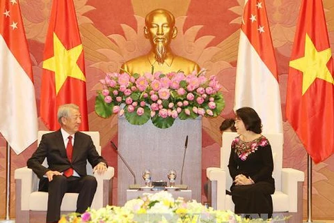 越南国会主席阮氏金银会见新加坡副总理张志贤（图片来源：越通社）