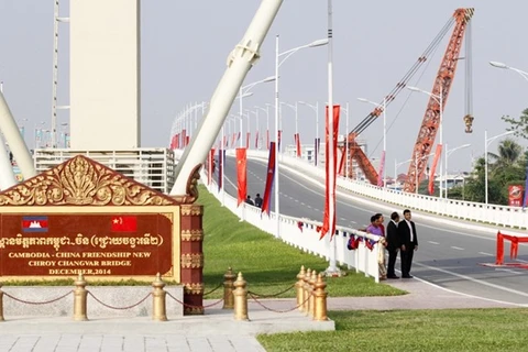 ​附图：由中国投资建设的柬埔寨金边水净华新桥（图片来源：因特网）