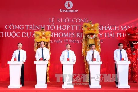 阮春福总理出席海防Vinhomes里瓦城最高塔楼开工仪式（图片来源：越通社）
