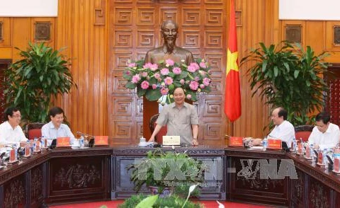 越南政府总理阮春福与薄辽省领导举行工作座谈（图片来源：越通社）