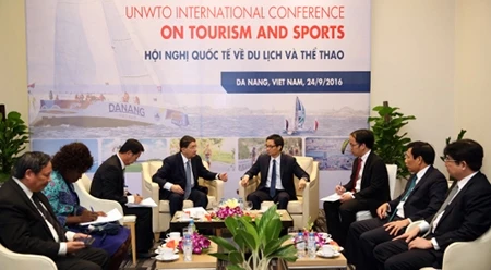 ​ 越南政府副总理武德儋会见世界旅游组织秘书长。（图片来源：VGP)