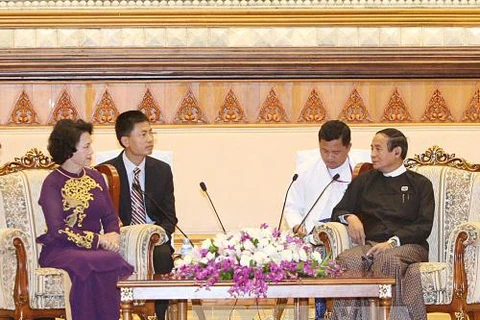 越南国会主席阮氏金银会见缅甸下议院议长吴温敏（图片来源：越通社）