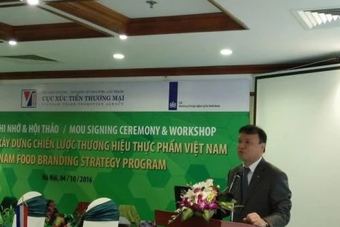越南工商部副部长杜胜海在研讨会上发表讲话（图片来源：越通社）