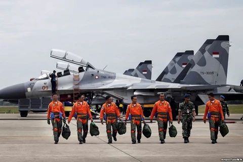 印度尼西亚飞行员和苏霍伊战斗机（图片来源：路透社）