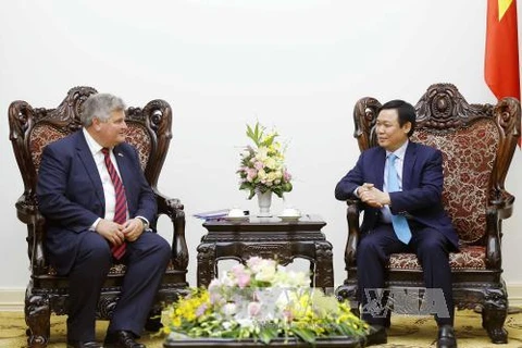 越南政府副总理王廷惠会见英国贸易和投资大臣普睿勋爵（图片来源：越通社）