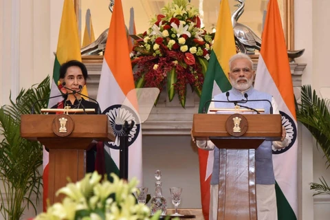 印度总理纳伦德拉·莫迪与缅甸国家顾问兼外交部长昂山素季举行新闻发布会（图片来源：narendramodi.in) 
