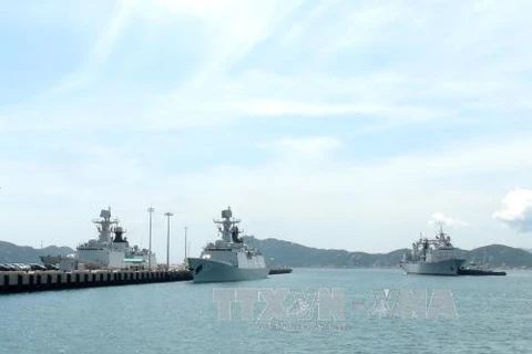 中国海军舰艇编队访问越南庆和省金兰国际港 。（图片来源：越通社）